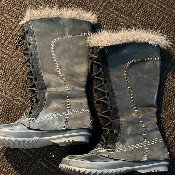 Sorel waterproof winter boots. Excellent used condition. - Picture 3 of 4